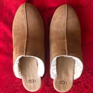 UGG Clog Size 7 US 🧚SOLD🧚
